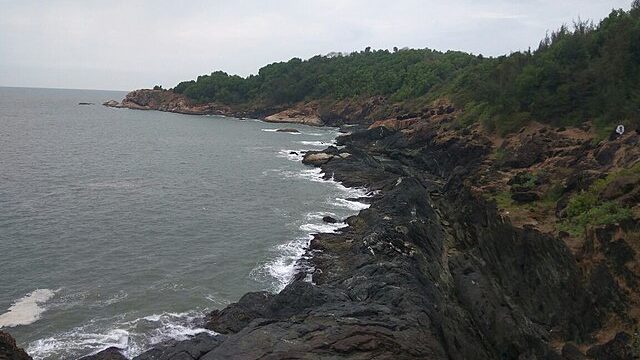 640px-Gokarna_rocks