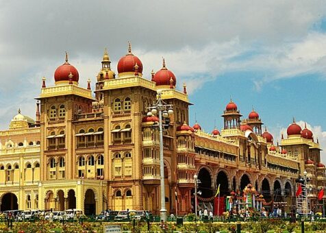 640px-Mysore_Palace,_India_(photo_-_Jim_Ankan_Deka)