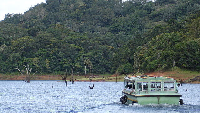 640px-Periyar_National_Park_-_2