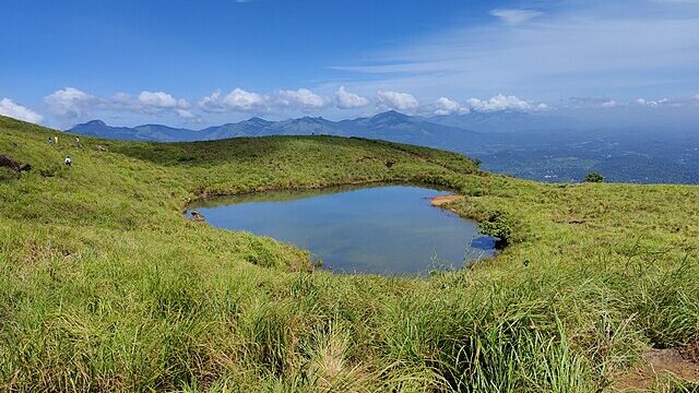 Chembra_Peak_Heart_Lake