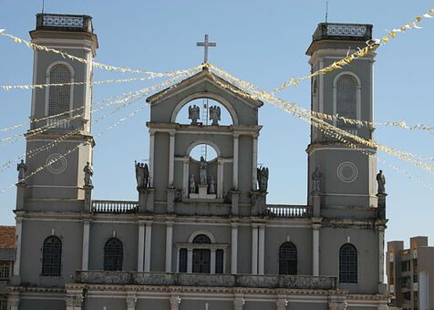 Hampankatta,_Mangaluru,_Karnataka,_India_-_panoramio_-_Robert_Helvie_(1)