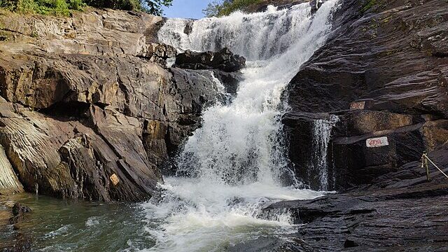 Kanthanpara_Waterfalls,_Wayanad