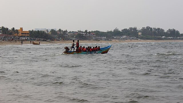 Kovalam_Beach,_Chennai_-_Mid_Sea_Diving