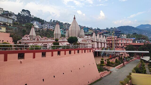 Mangal_Dham_Temple_-_Kalimpong_(1)