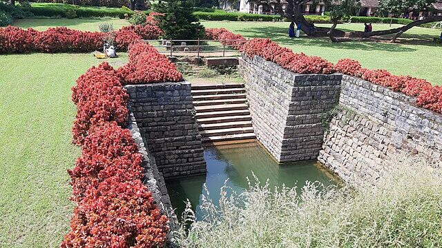 Pond_inside_the_Palakkad_Fort_Navas_4